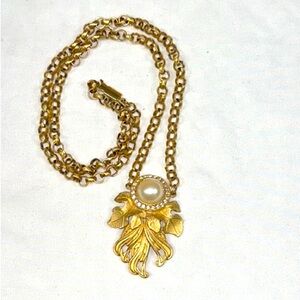 Gold Colored Vintage Necklace with Pearl Pendant